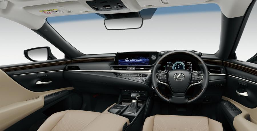 Торпедо Lexus ES300h 2018 года  (JP) (фото 4 из 24)